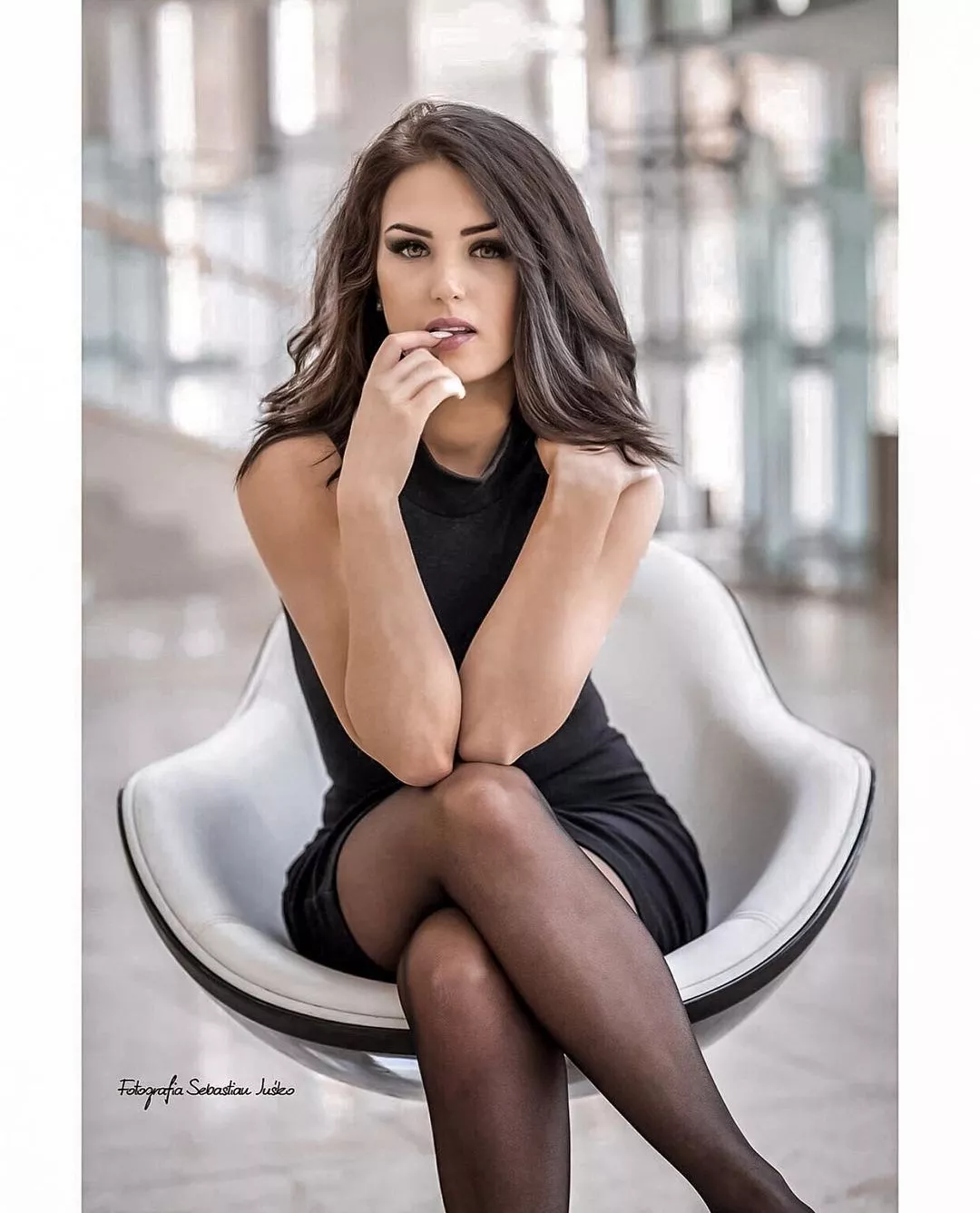 Przepiękna wokalistka disco polo wygląda niezwykle ponętnie! Szpilki podkreślają jej cudowną figurę!